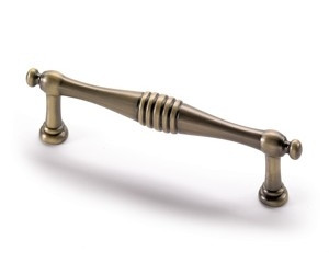 Möbelgriff -Osimo- Bohrabstand 96mm Messing antik